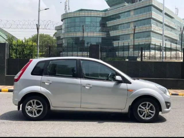 Ford Figo 1.2P TITANIUM MT 2013