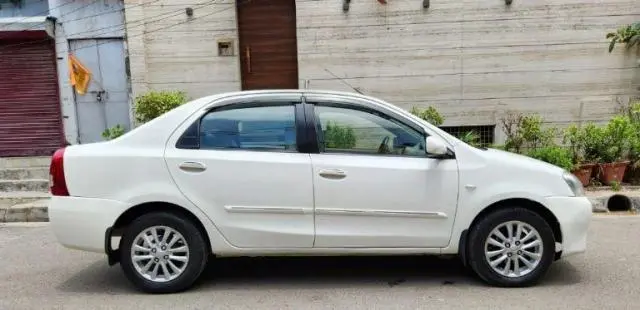 Toyota Etios V 2011