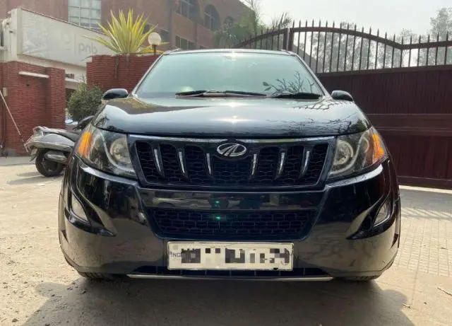 Mahindra XUV500 W6 2016