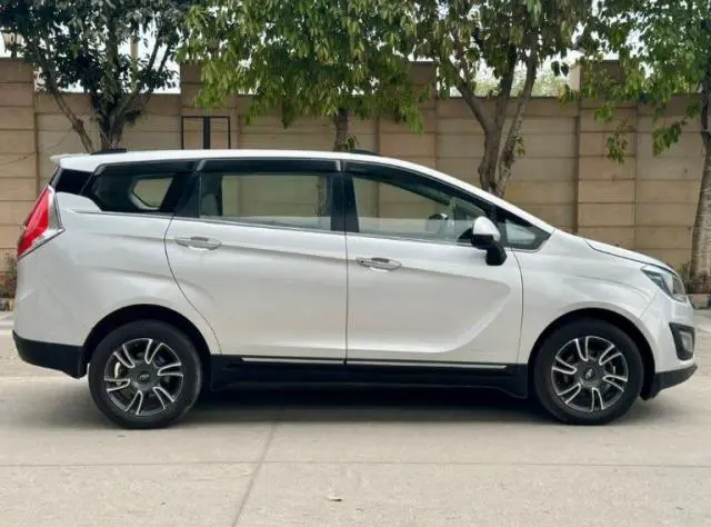 Mahindra Marazzo M8 7 STR 2018