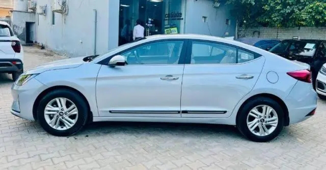 Hyundai Elantra 1.5 SX MT 2022