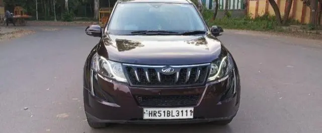 Mahindra XUV500 W6 AT 2016