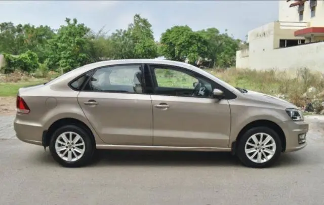 Volkswagen Vento 1.2L TSI Highline Plus AT 2016