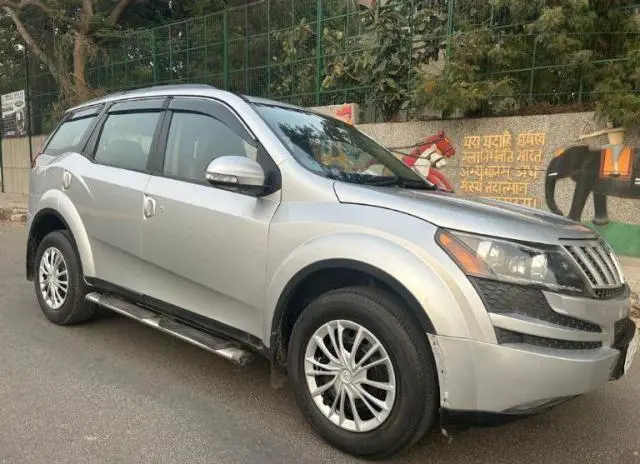Mahindra XUV500 W6 2015