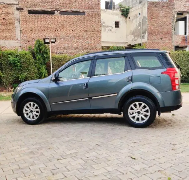 Mahindra XUV500 W10 2018