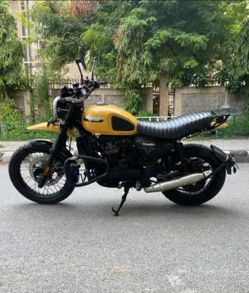 Yezdi Scrambler Yelling Yellow 2022 