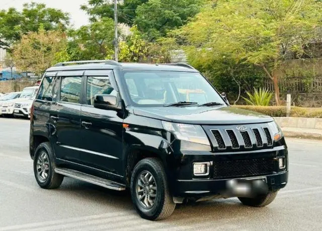 Mahindra TUV300 T10 AMT 2018