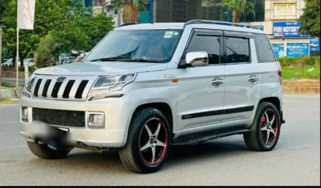 Mahindra TUV300 T10 2018
