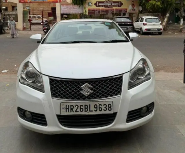 Maruti Suzuki Kizashi MT 2011