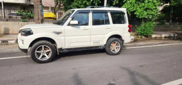 Mahindra Scorpio S6 2016