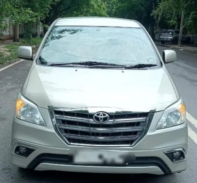 Toyota Innova 2.0 V 2013