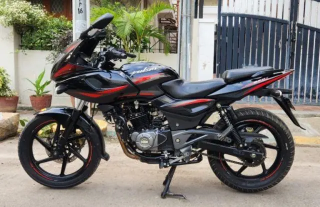 Bajaj Pulsar 220cc 2017