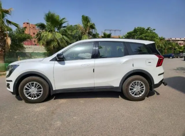Mahindra XUV700 AX 3 Petrol AT 5 STR 2022