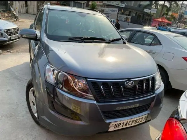 Mahindra XUV500 W6 2015