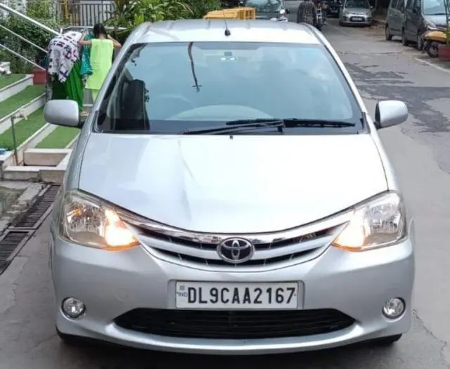 Toyota Etios V 2011