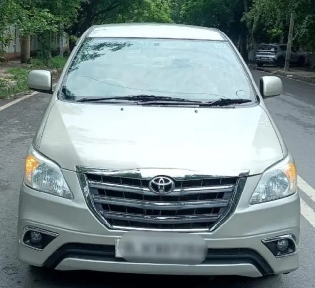 Toyota Innova 2.0 V 2013