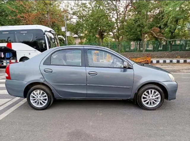 Toyota Etios V 2013