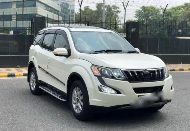 Mahindra XUV500 W10 2015
