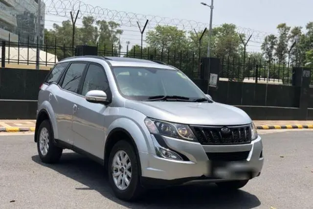 Mahindra XUV500 W10 2015