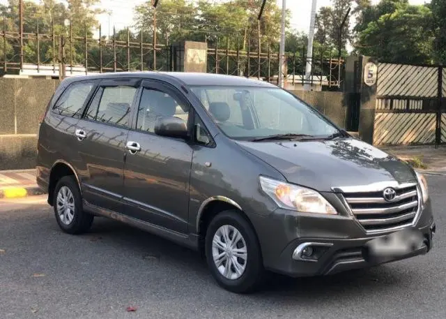 Toyota Innova 2.5 GX 7 STR BS III 2015