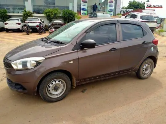 Tata Tiago Revotron XE 2018