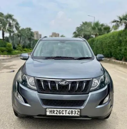 Mahindra XUV500 W10 2015