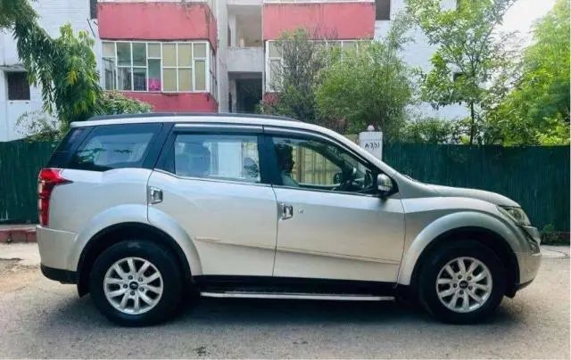 Mahindra XUV500 W9 2017