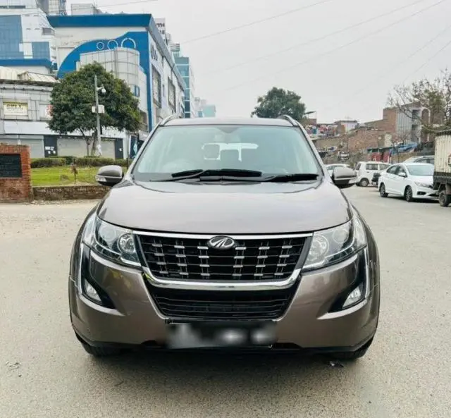 Mahindra XUV500 W11 2018