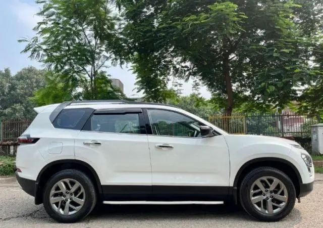 Tata Safari XT Plus Diesel 2022