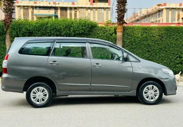 Toyota Innova 2.0 G4 2015