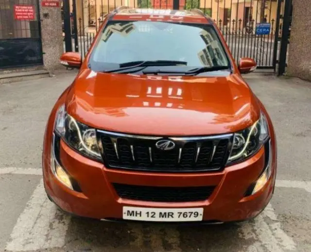 Mahindra XUV500 W10 2016