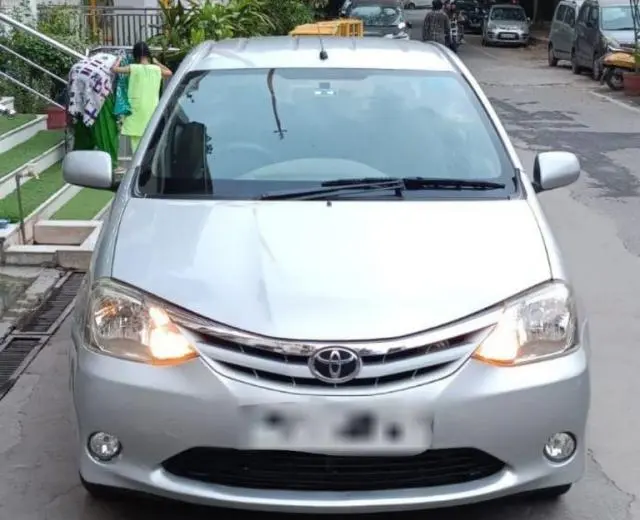 Toyota Etios V 2011
