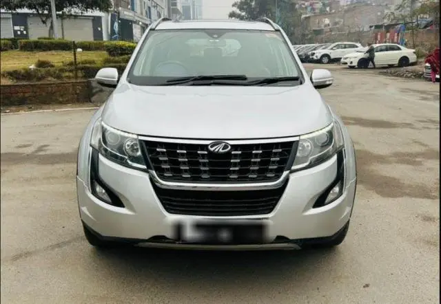 Mahindra XUV500 W11 2018
