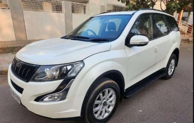 Mahindra XUV500 W10 2015