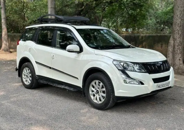 Mahindra XUV500 W10 AT 2017