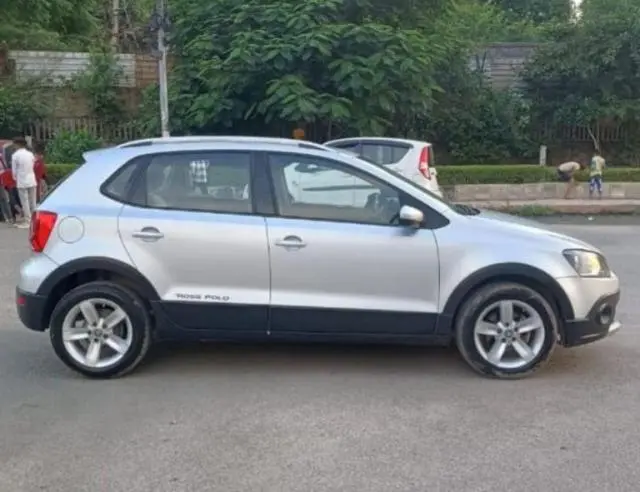 Volkswagen Polo Highline 1.2L (P) 2016