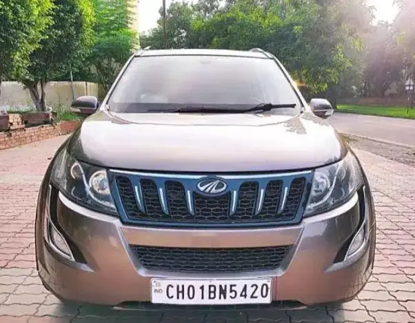 Mahindra XUV500 W10 AWD AT 2017