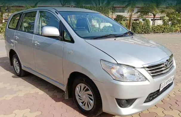 Toyota Innova 2.5 G 8 STR BS IV 2012