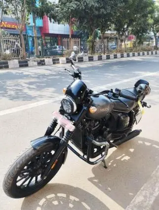 Yezdi Roadster Chrome Sin Silver 2022