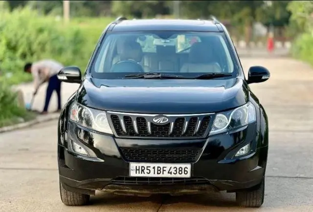 Mahindra XUV500 W10 2015