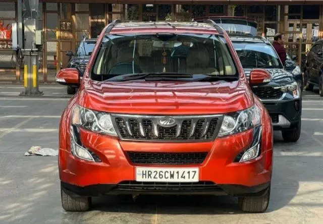 Mahindra XUV500 W10 2016