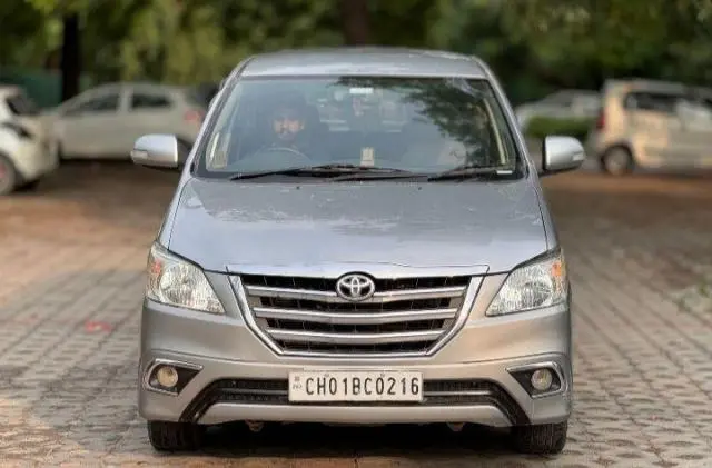 Toyota Innova 2.5 VX 7 STR BS III 2015