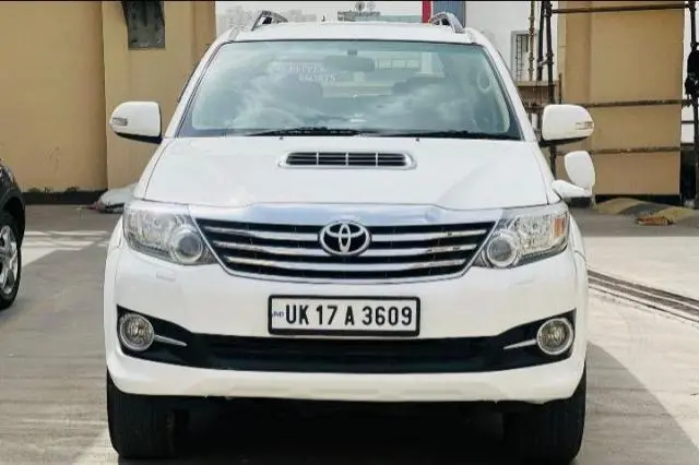 Toyota Fortuner 2.8 4x2 MT 2015