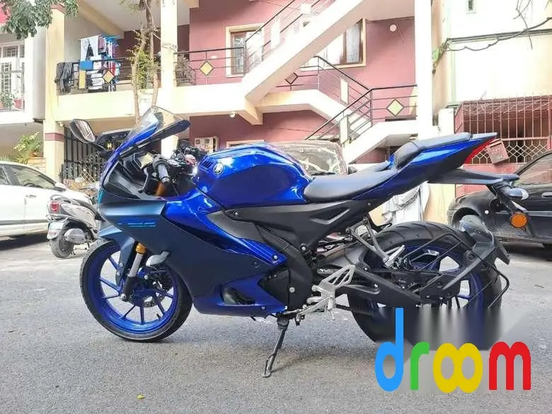 Yamaha YZF-R15 V4 Racing Blue 2023