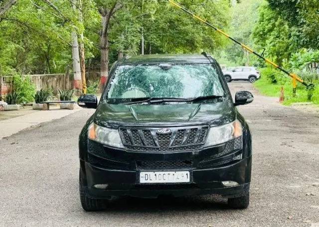 Mahindra XUV500 W6 2015