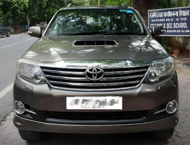 Toyota Fortuner 3.0 4x2 MT 2015