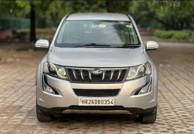 Mahindra XUV500 W6 AT 2017