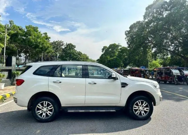 Ford Endeavour Titanium 3.2 4x4 AT 2017