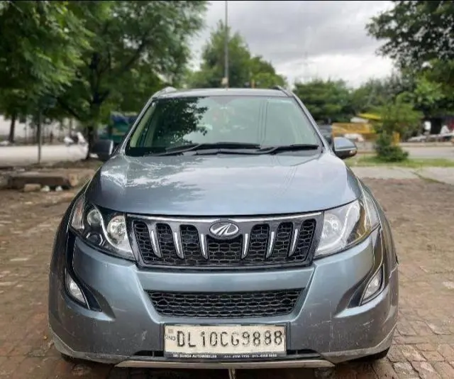 Mahindra XUV500 W6 2016