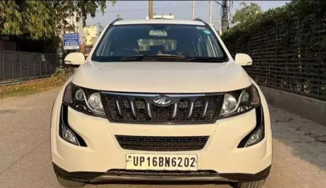 Mahindra XUV500 W8 AT 2017